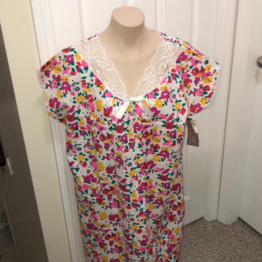 VINTAGE NIGHTGOWN